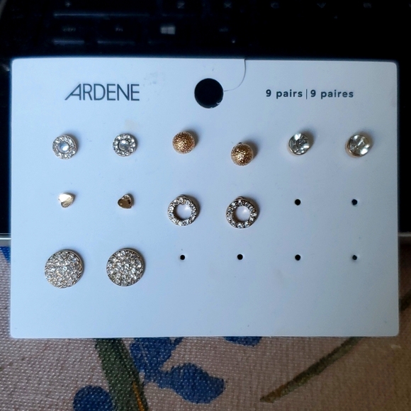 Ardene earrings - Picture 1 of 2